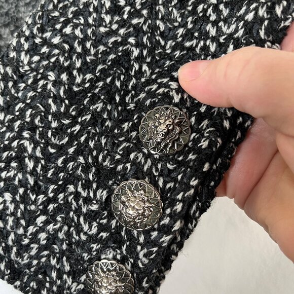 Chanel 2017 Black White Tweed Wool Blend Lion CC Button Jacket 38 - Picture 4 of 16